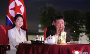 时隔一年半，金正恩妻子李雪主再露面